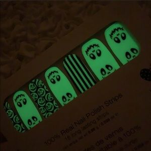 2 for $30 Color street boo crew glow in the dark nails